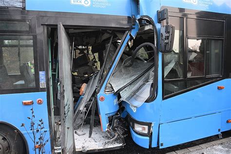 Fotókon a budapesti frontális buszbaleset Startlap