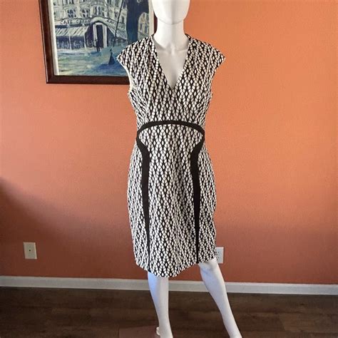 Kay Unger Black And White Silky Dress Gem