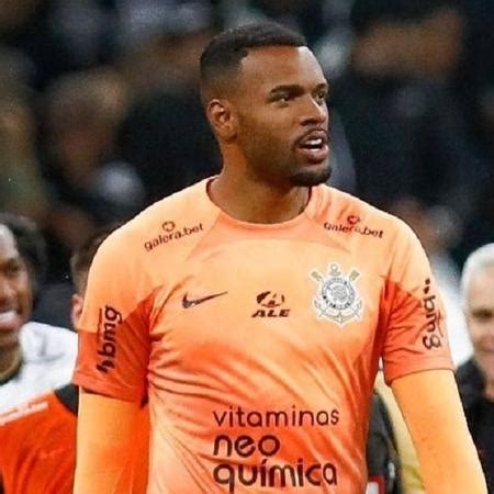 Corinthians segura segundo melhor goleiro do Brasil e busca renovação