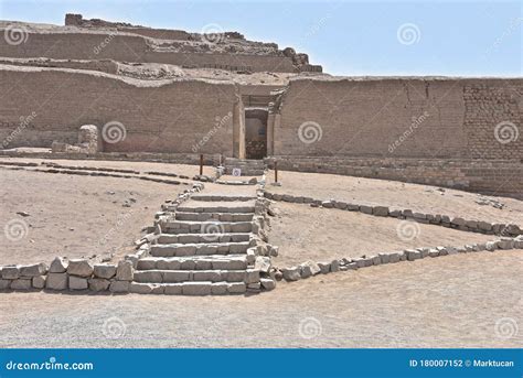 Las Ruinas De Pachacamac Un Antiguo Yacimiento Arqueol Gico Al Sur De