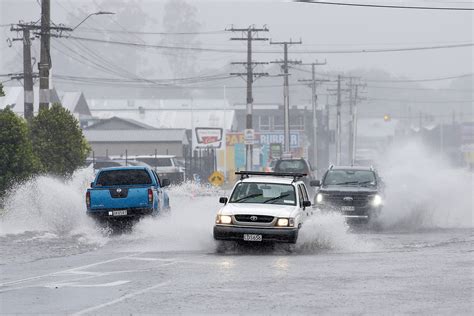 Cyclone Gabrielle Hits Top of New Zealand Leaving Thousands Without Power - Bloomberg