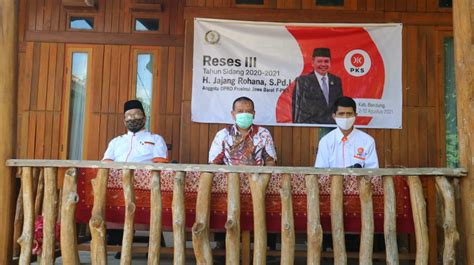 Anggota Dprd Provinsi Jawa Barat Jajang Rohana Majalah Sora