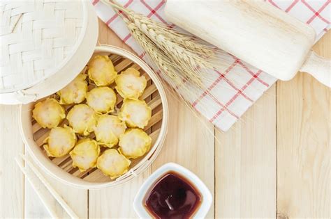 Premium Photo Steamed Dumplings Chinese Dim Sum In Bamboo Basket