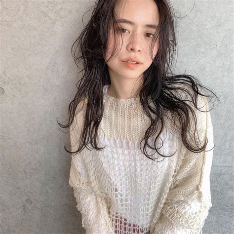 写真 10枚目 今っぽいが手に入る♡30代40代の女性におすすめの「暗髪ヘアカラー」12選 Locari（ロカリ）