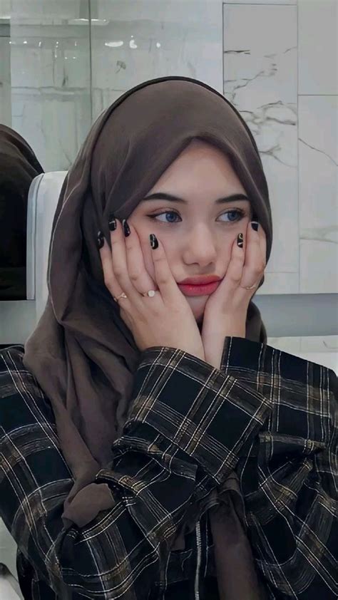 Aku Cantik Gak In 2024 Hijab Aesthetic Brown Hair Female Beautiful Hijab