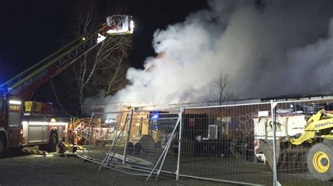 NonstopNews Feuerwehr rückt zum dritten Mal zu brennender ehemaliger