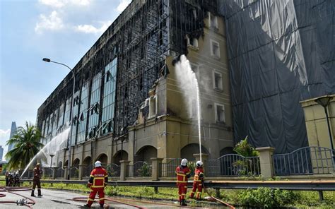 Punca Bangunan Lama Kwsp Terbakar Sedang Dikenal Pasti Fmt