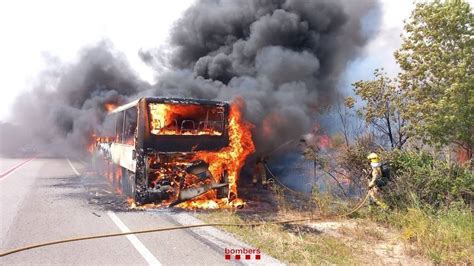 Video Violento Incendio De Un Bus En España Obliga A Evacuar A 1500