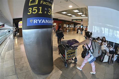 Retrasos En 42 Vuelos Por La Huelga De Tripulantes De Ryanair