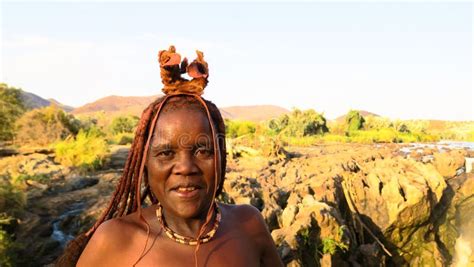 As Cataratas Do Rio Kunene Na Fronteira Entre Angola E Nam Bia Foto De