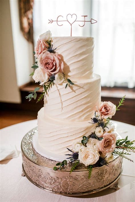 Elegant Two Tier Wedding Cakes