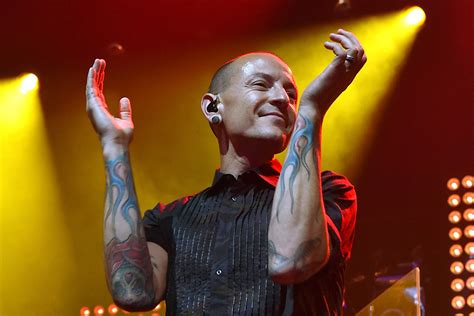 Watch Chester Bennington Sing Unicorns And Lollipops Song Backstage