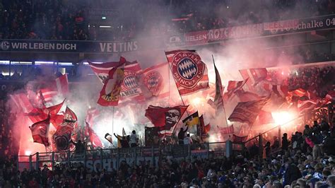 Fc Bayern Und Hannover 96 Erhalten Pyro Geldstrafen Fußball News