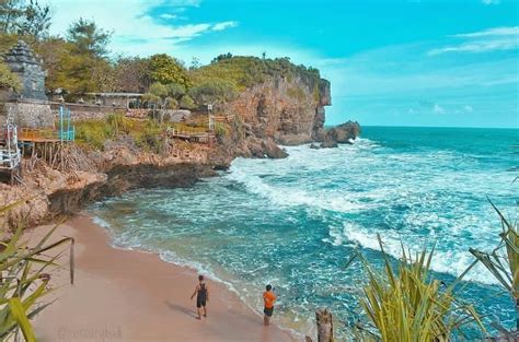 Pantai Ngobaran Rute Lokasi Fasilitas Jam Buka Dan Harga Tiket