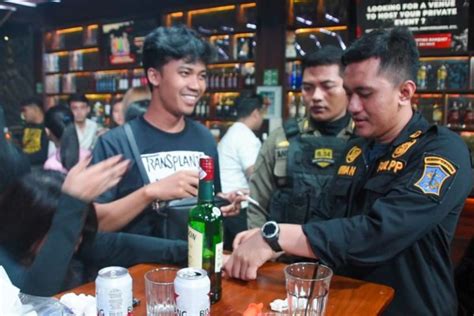 Satpol PP Surabaya Razia RHU 200 Orang Dites Urine