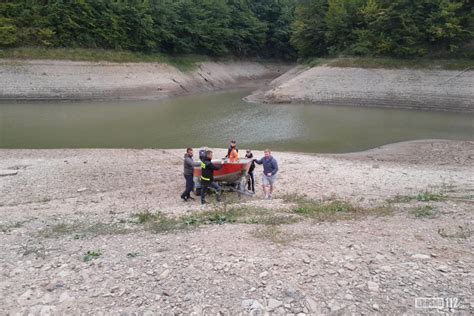 Ćwiczenia strażackie na Jeziorze Sieniawskim