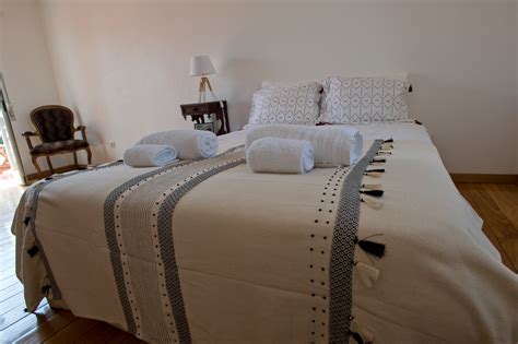 Apartment Top Floor with Balcony - Retro Movement House