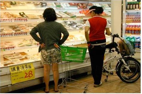 Simple One Bicycle Folds To Become A Shopping Cart