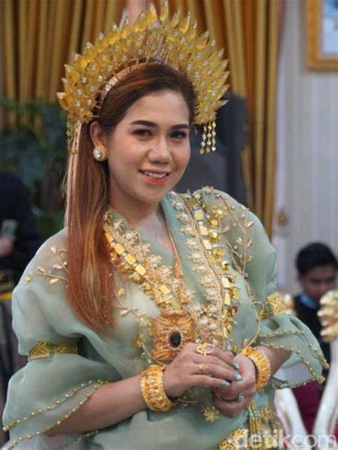 7 Pakaian Adat Sulawesi Selatan Dari Berbagai Suku Varia Id