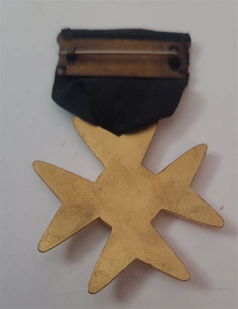 Vintage Original Knights Templar Masonic Maltese Cross Membership Medal