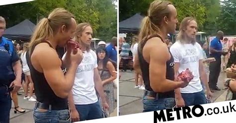 Protester Eats Raw Meat In Front Of Vegans At Food Festival Metro News