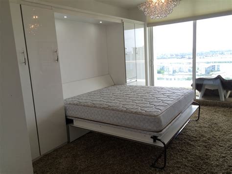 White Contemporary Murphy Bed