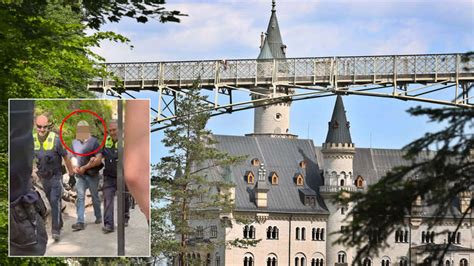 Horror Tat Auf Schloss Neuschwanstein Troy Stand Auf Asiatinnen Und