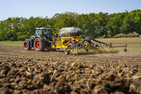 Bednar Corsa CN Une Rampe De Semis Polyvalente FARM Connexion