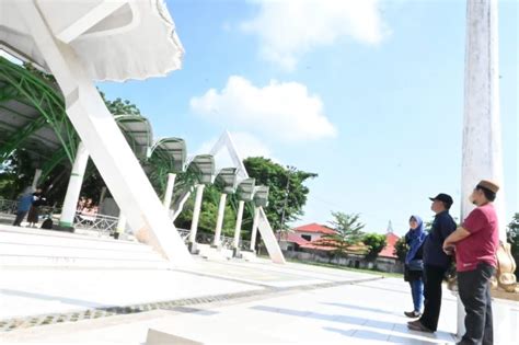 Tinjau Penataan Dan Pembersihan Alun Alun Plt Waris Mari Kita Jaga