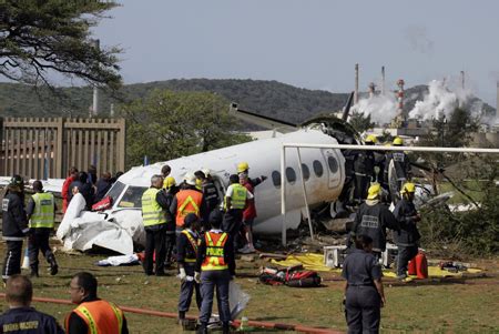 S Africa Plane Crashes Into School Playing Fields China Org Cn