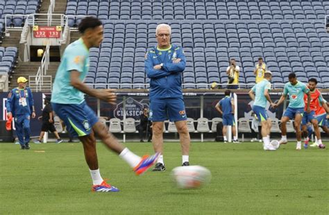 Dorival esboça seleção novidades para enfrentar o Chile