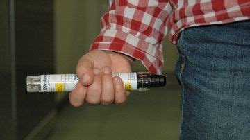 Los autoinyectores de adrenalina: son caros y caducan pronto - NIUS