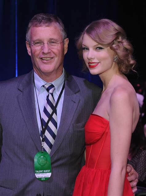 Internet praises Taylor Swift's dad Scott Swift for treating Swifties ...