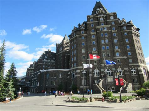 Solve Fairmont Banff Springs Hotel Jigsaw Puzzle Online With Pieces