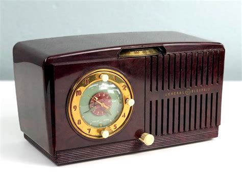 1950 General Electric Tube Radio Alarm Clock 505 Elegant Wood Grain