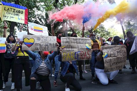 SOS nos están matando Colombianos marchan en México para exigir