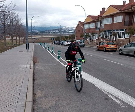 El carril bici se expande por Nueva Segovia con profusión de bolardos