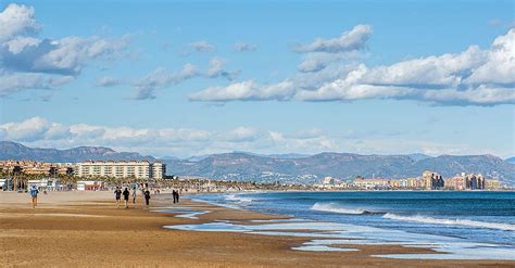 Valencias City Beaches A Guide To Las Arenas Malvarrosa And Patacona