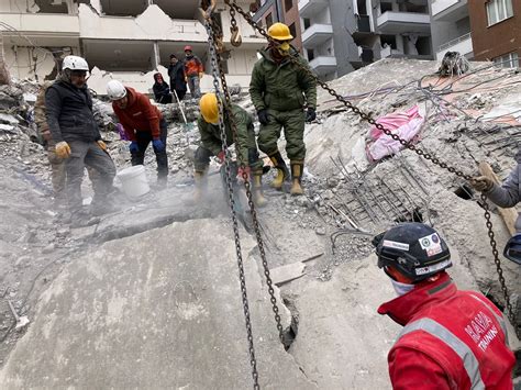 Video Ndrf Rescues 8 Year Old Girl Alive From Rubble In Quake Hit Turkey