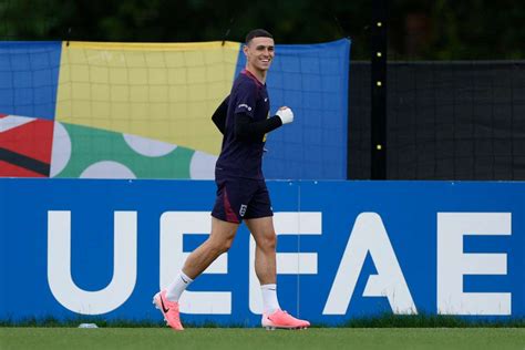 Phil Foden Defends Under Fire Gareth Southgate Says Players Must Step