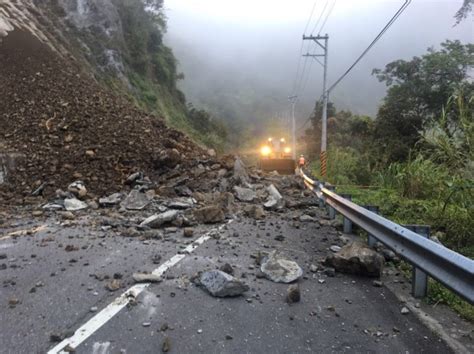 賞花遊客請注意 阿里山公路十字段坍方單線雙向通行 嘉義縣 自由時報電子報