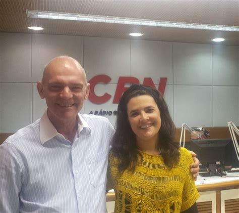 A jornalista Tânia Morales âncora do programa CBN Noite Total da