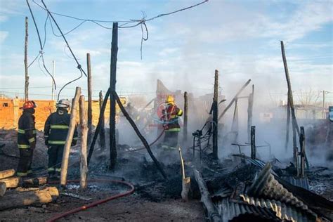 Un Voraz Incendio Consumi Todo En Una Precaria Vivienda Todoroca