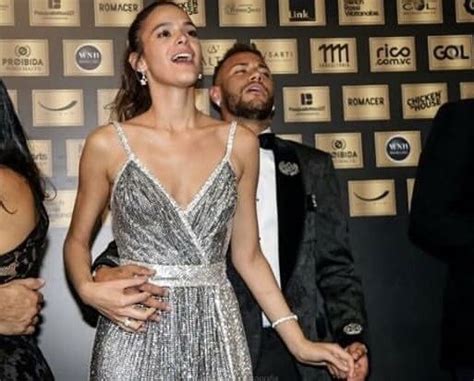 Pin De C Ssia Tostes Em Brumar Brumar Neymar E Bruna Marquezine