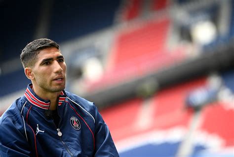 Achraf Hakimi Lateral Do Psg Testa Positivo Para Covid 19 Gazeta