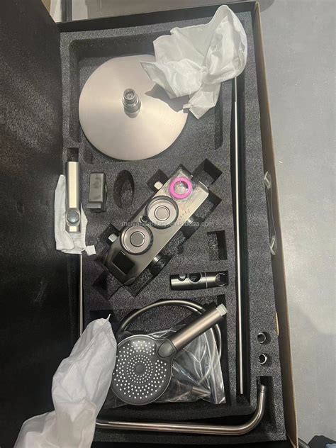 Myn Tiktok Trend Luxury Gold Bathroom Hot Cold Wall Mount Hung Led Digital Display Waterfall