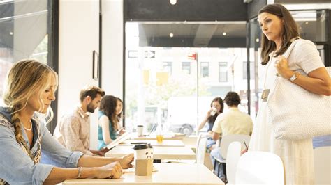 Sao phim Sex and the city làm việc 14 giờ ngày vẫn tràn đầy năng lượng Có 1 thói quen giống