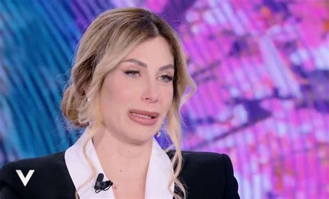 Paola Caruso A Verissimo Aggiorna Sulle Condizioni Del Figlio