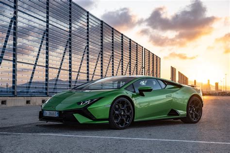 The Dynamic Lamborghini Hurac N Tecnica Makes Its Debut