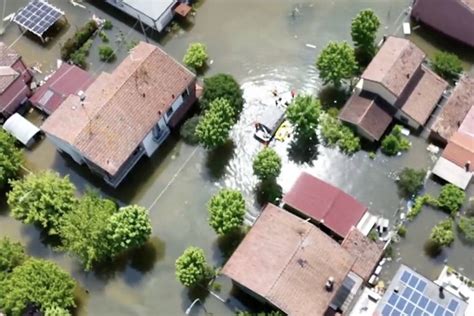 Ulice Su Postale Rijeke Iz Zraka Snimili Najgore Poplave U Italiji U